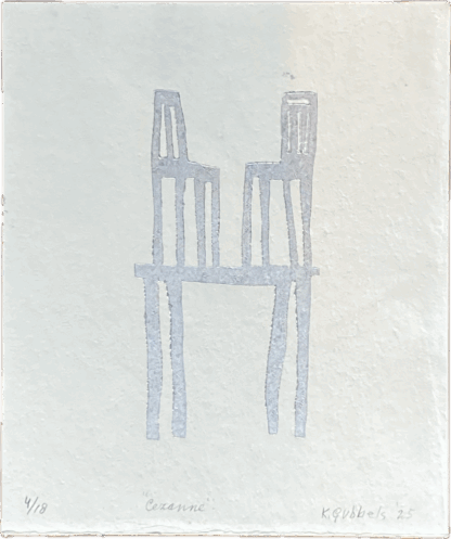 Zilver, 2 stoelen op 1 tafel. Houtdruk van Klaas Gubbels 2025