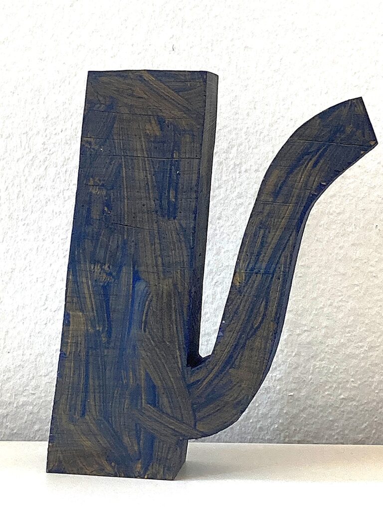 Object hout  H24 cm blauwgeverfd
Klaas Gubbels 2025