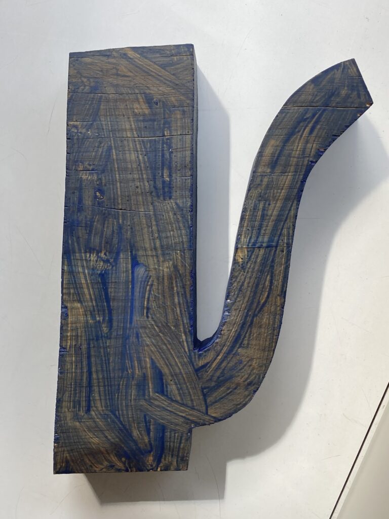 Object hout  H24 cm blauwgeverfd
Klaas Gubbels 2025